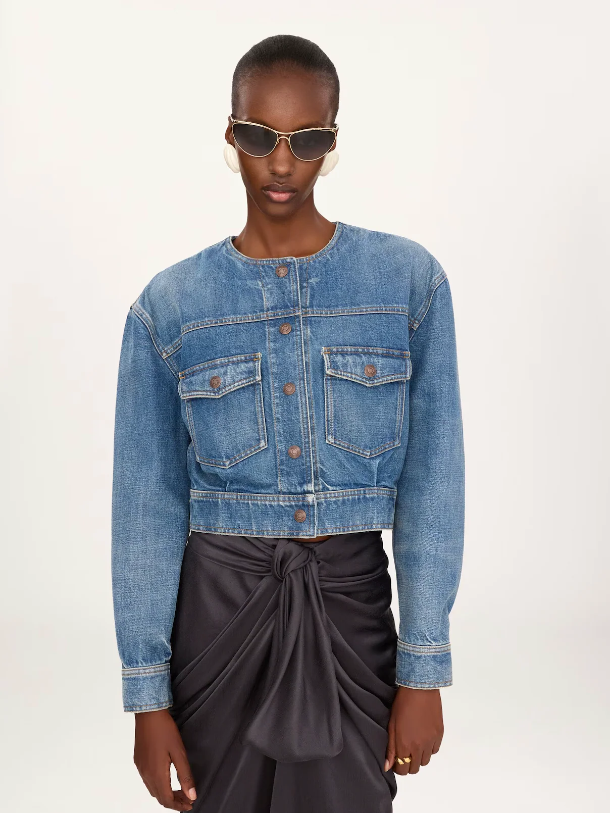 Collarless cropped jacket in denim - Image 2