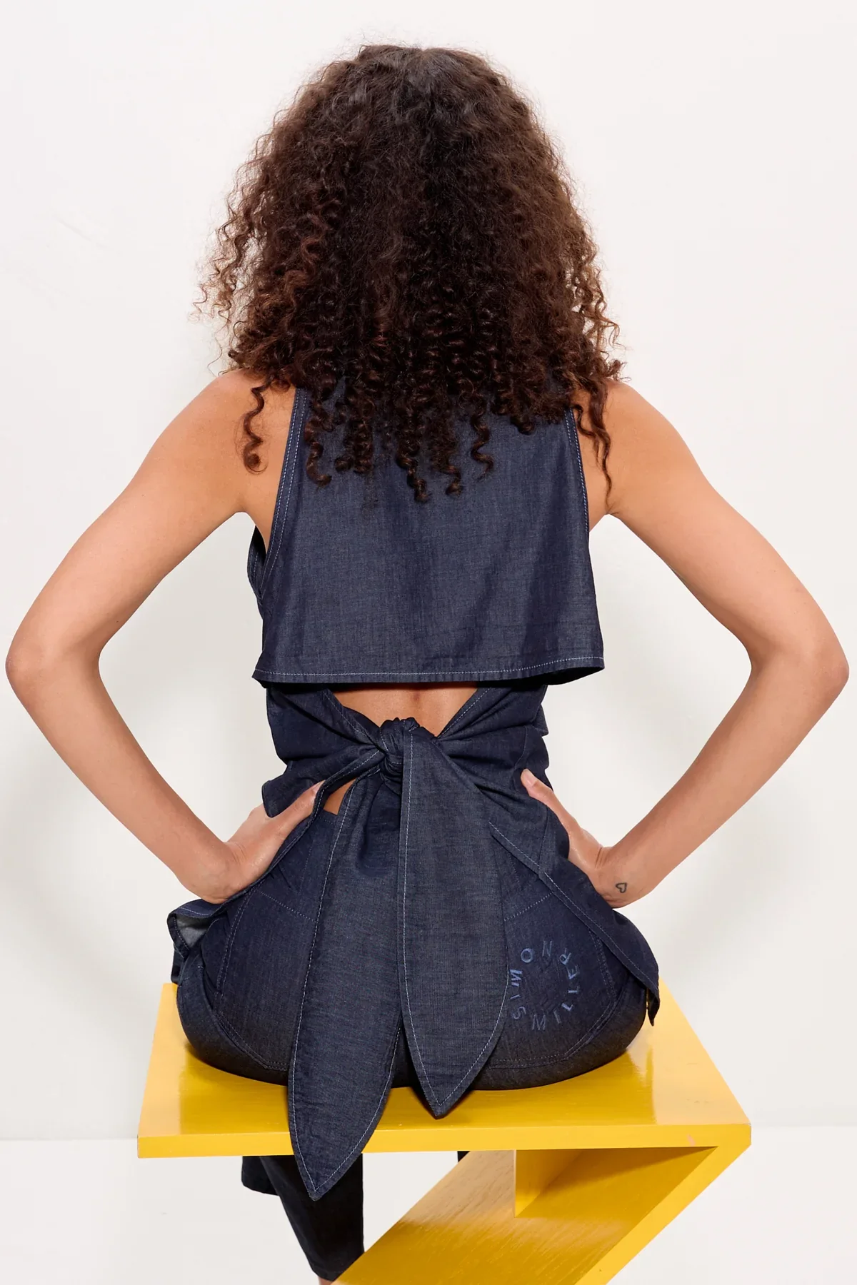 Loch Sleeveless Chambray Button Up - Image 2