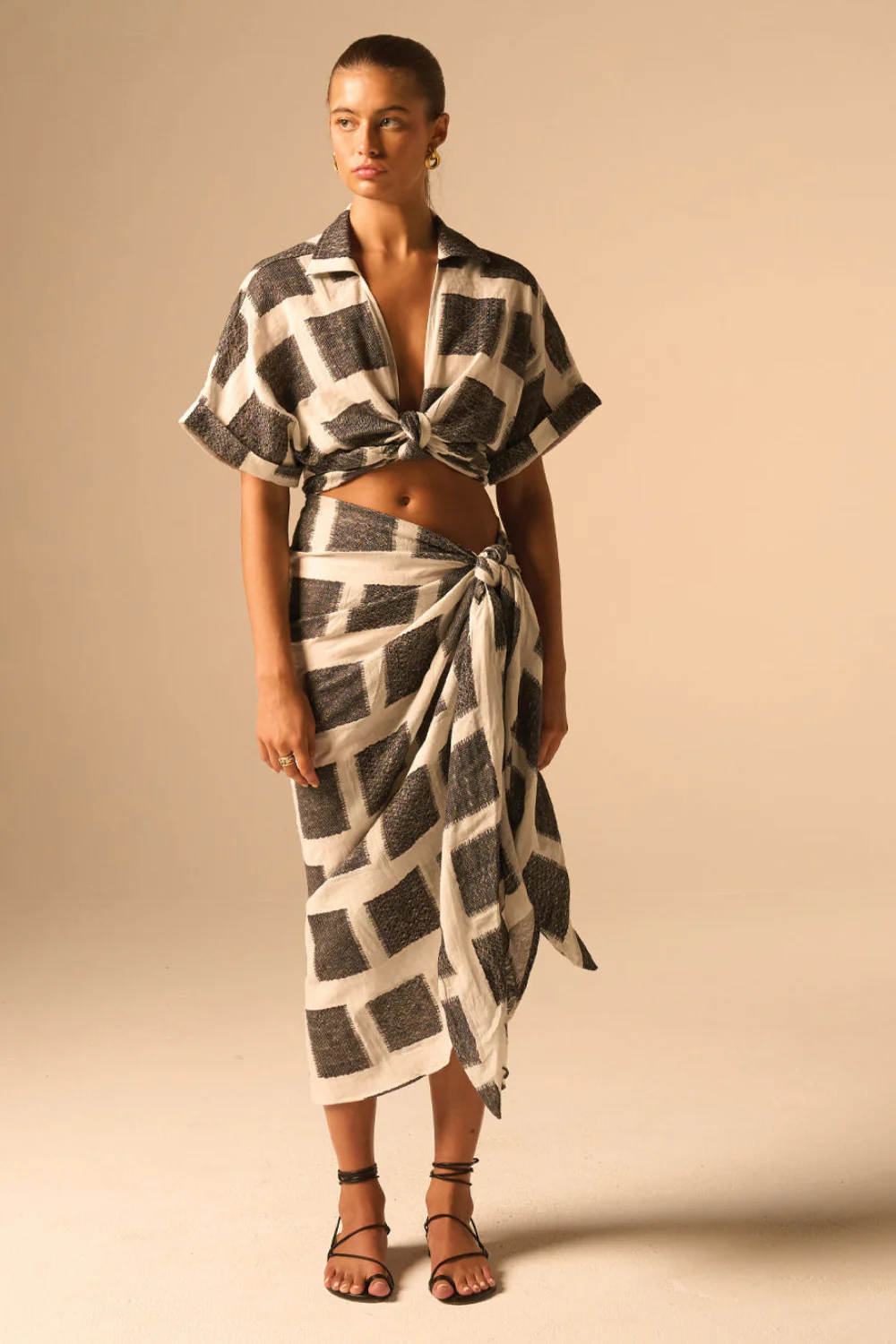 Pearl Skirt Black Square